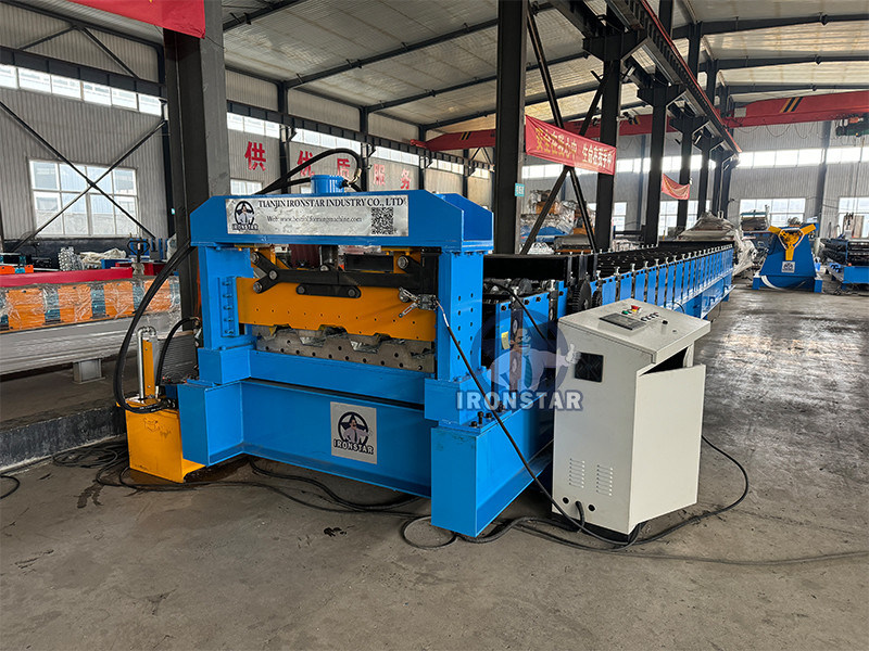 “Ecuador 1000mm Decking Floor Machine Metal Floor Deck Roll Forming Machine Steel Roof Deck Production Line Factory Direct 1000mm 3 Rib Floor Deck Roll Forming Machine 3 Rib Floor Deck Panel Machin”